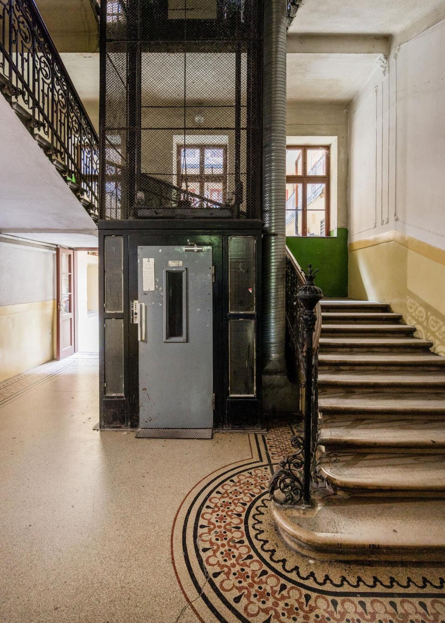 Central Budapest Oasis - Modern Charm, Timeless Comfort Экстерьер фото
