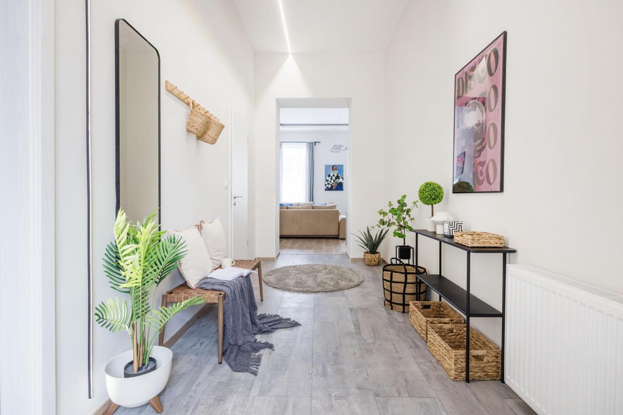 Central Budapest Oasis - Modern Charm, Timeless Comfort Экстерьер фото