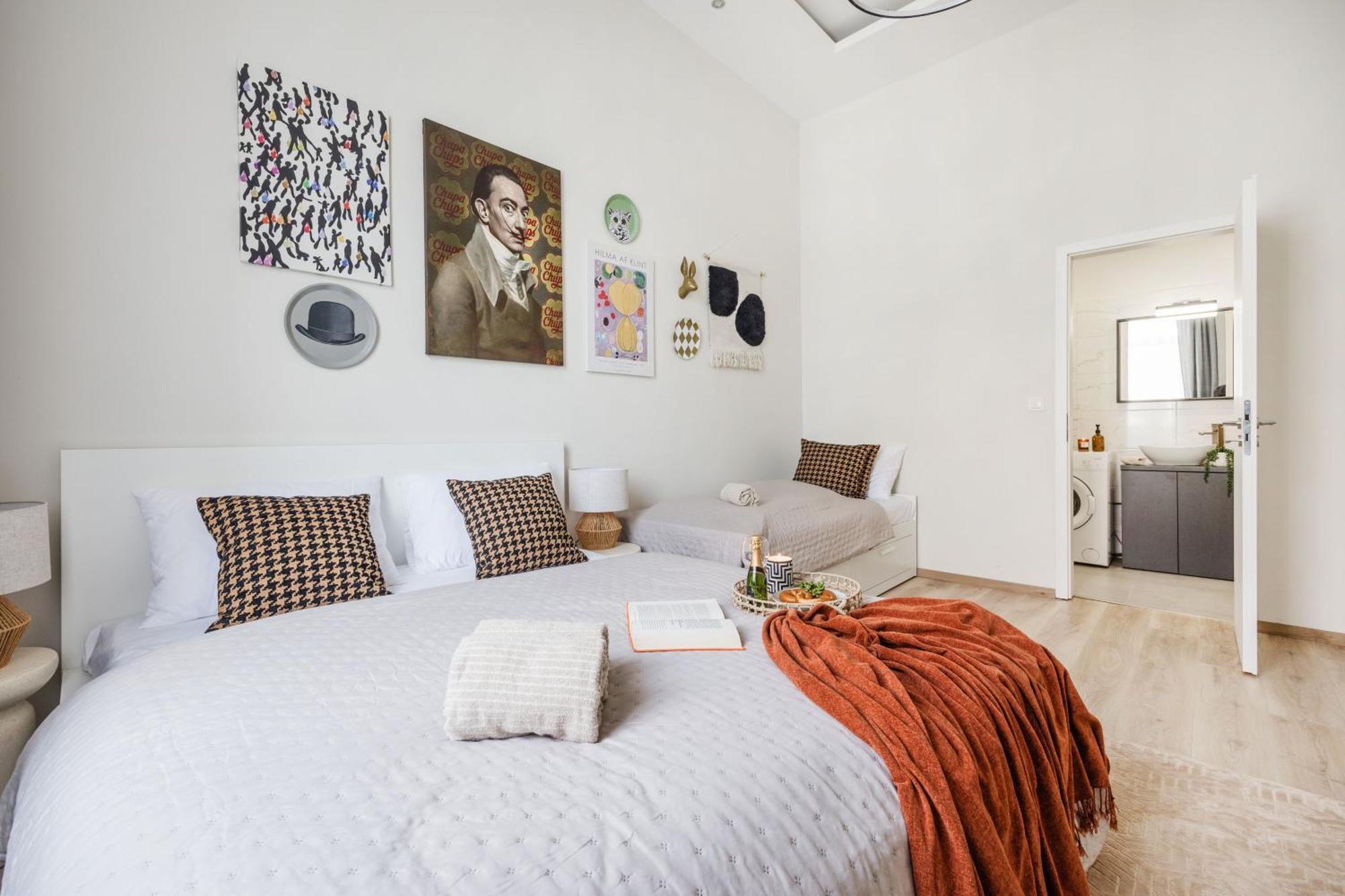Central Budapest Oasis - Modern Charm, Timeless Comfort Экстерьер фото